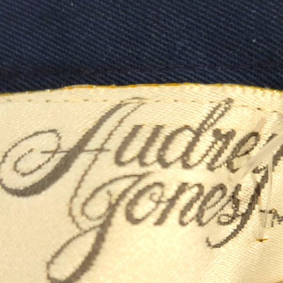 VINTAGE AUDREY JONES FULLY LINED SKIRT - Picture 5 of 5